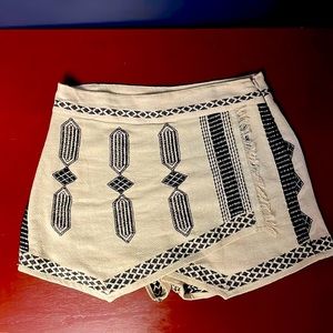 FREE PEOPLE Aztec Embroidered Linen Skort Size Small